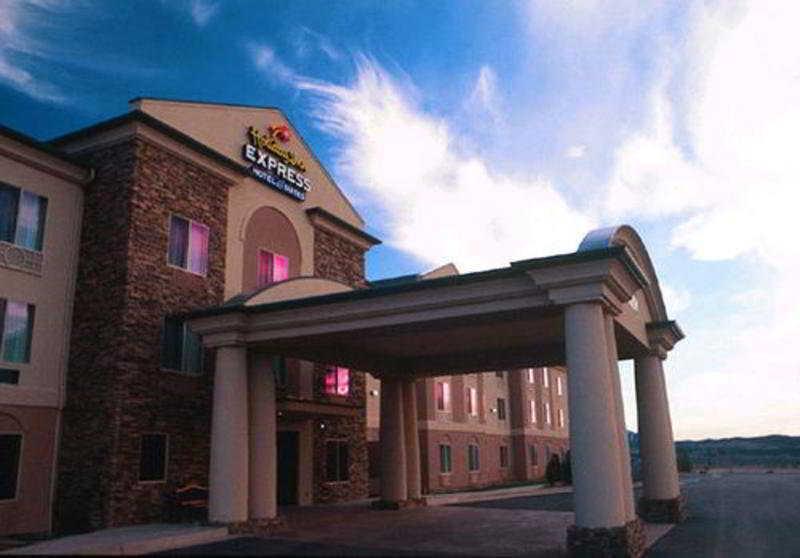 Holiday Inn Express Hotel & Suites Cedar City, An Ihg Hotel Экстерьер фото